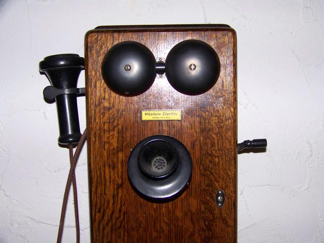 Antique Crank Wall Phone Western Electric Item Am5415 Americana Antiques Antique Paintings Antiquities Joseph J Thomas Art Fine Antiques Boston Vermont